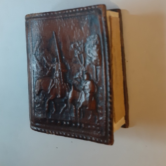 Vintage Spanish Leather Embossed Matchbox holder Cover 1960s - Picture 3 of 5